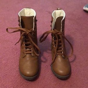 ANKLE BOOTS SIZE 7